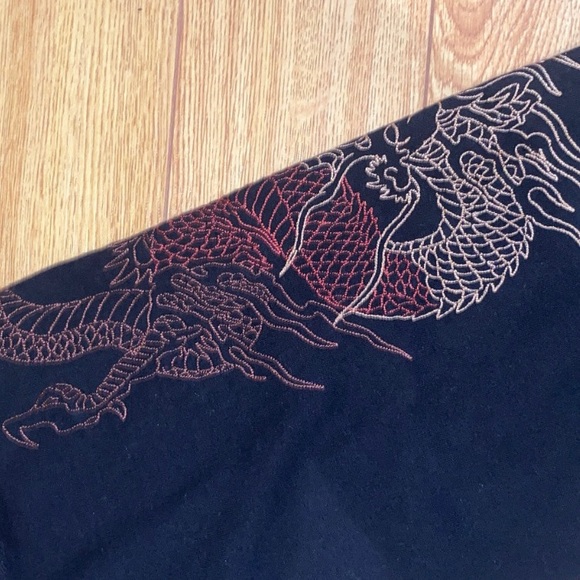 ADJUSTABLE BLACK CROPPED DRAGON HOODIE - Picture 2 of 2